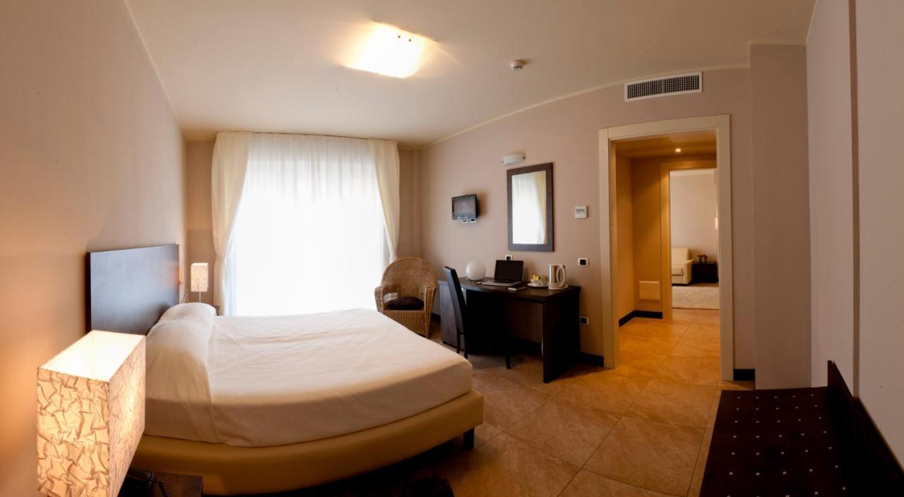 Hotel Kent Milano Marittima Extérieur photo