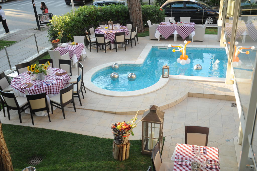 Hotel Kent Milano Marittima Extérieur photo